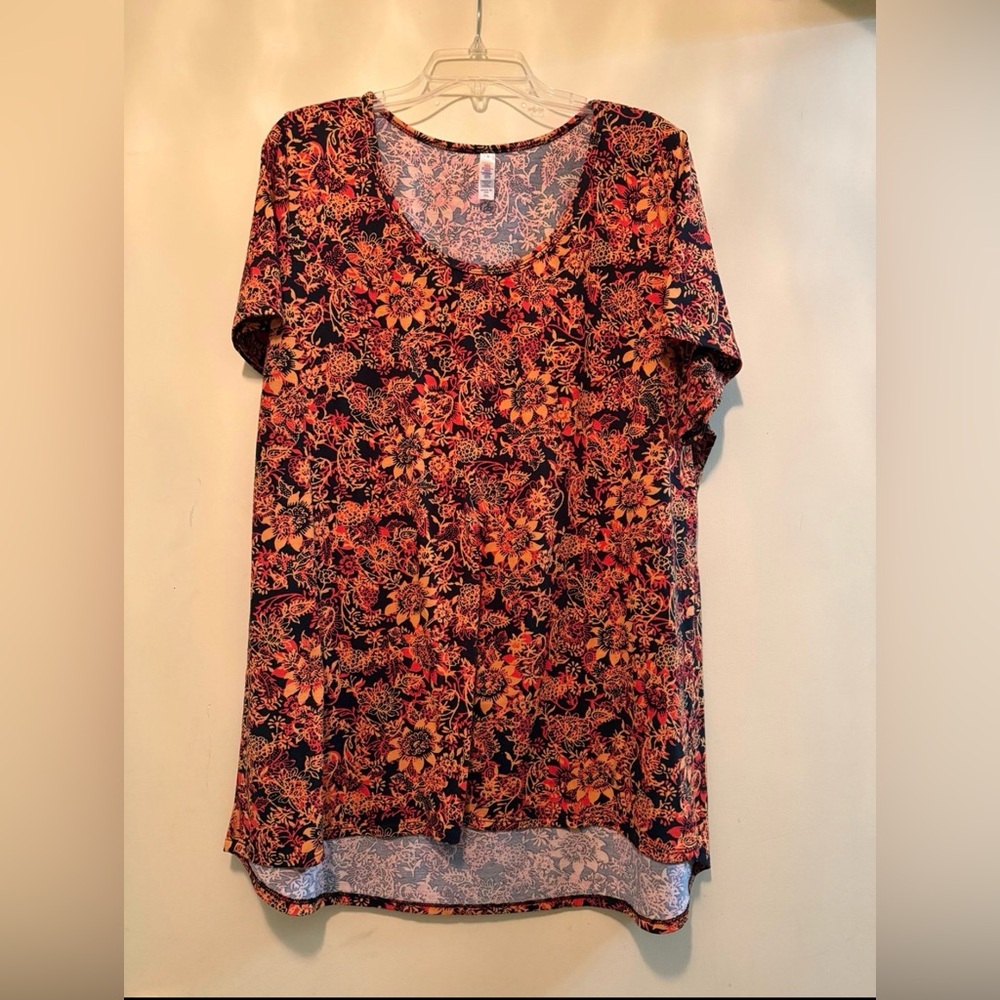 DONATING Thurs 8/6 NWOT LuLaRoe Classic Tee floral black orange size 3XL plus